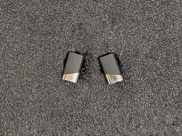 La faccia piatta degli auricolari wireless Status Pro X.