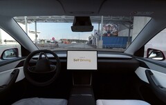 Una Tesla che guida autonomamente fino al parcheggio di Giga Berlin (Fonte: Tesla on X)