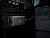 Il caricabatterie per auto DJI Power 1kW Super Fast attinge l'energia dall'eccesso generato dall'alternatore dell'auto. (Fonte: DJI)