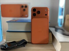 L’autrice di MacRumors Juli Clover ha utilizzato tre generazioni di iPhone per un anno ciascuna con il limite di carica all’80% attivato.