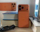 L’autrice di MacRumors Juli Clover ha utilizzato tre generazioni di iPhone per un anno ciascuna con il limite di carica all’80% attivato.