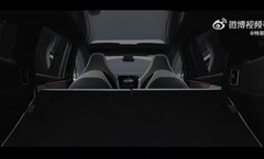 Interni del nuovo SUV Tesla Model Y L (Fonte: Tesla su Weibo)