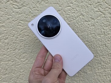 Oppo Find X8 Ultra in recensione. (Fonte: Marcus Herbrich/Notebookcheck)