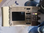 La Nvidia Ada Titan presenta un design a quattro slot (immagine via MEGAsizeGPU)