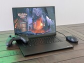 Recensione del portatile Razer Blade 16 RTX 5080: Quasi altrettanto veloce, ma molto più economico