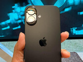 L'iPhone 16 avrà guide laterali opache e un pannello posteriore opaco, ma un alloggiamento della fotocamera lucido. (Fonte immagine: Weibo)