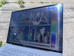 All'aperto, sotto la luce diretta del sole