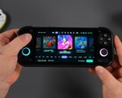 La console di gioco portatile Anbernic RG 55G1 è dotata di un display IPS da 5,5 pollici con risoluzione 1080p.