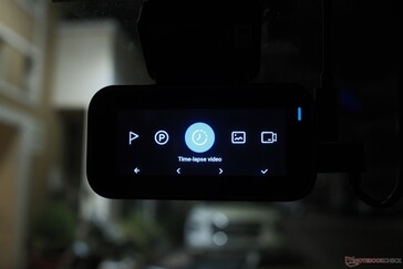 È possibile accedere a una serie di funzioni direttamente dal display della dashcam...