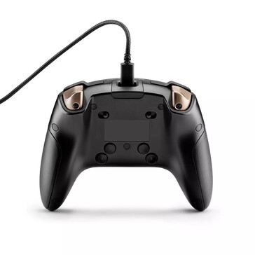 Il controller ha dei pulsanti aggiuntivi sul retro (Fonte: Thrustmaster)