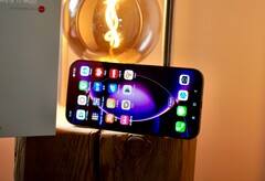 Lo Xiaomi 17 Max vanta un'impressionante capacità della batteria di 8.000 mAh.