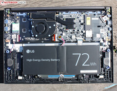 LG Ultra PC 16 (2022): batteria standard più pesante, tipico telaio in plastica