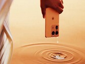 Il Motorola Edge 50 Ultra sarà offerto nel colore Pantone dell'anno 2024. (Immagine: Motorola, via Evan Blass)