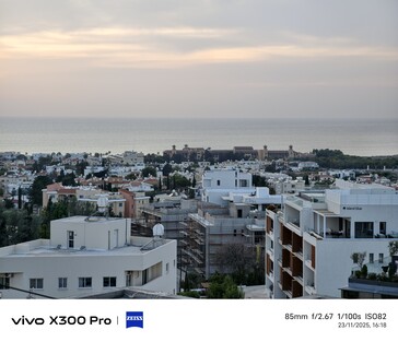 Vivo X300 Pro 12 MP 85 mm teleobiettivo.