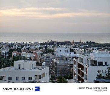 Vivo X300 Pro 12 MP 85 mm teleobiettivo.