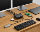 Dock Belkin 12-in-1 collegato a un laptop, a due monitor e ad altre periferiche in una configurazione da scrivania