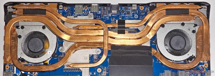 Crosshair 16 HX AI ha un sistema di raffreddamento a doppia ventola con cinque heatpipes