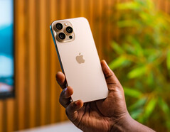 Apple potrebbe salvare un importante aggiornamento della fotocamera per l'iPhone 18 Pro e l'iPhone 18 Pro Max. (Fonte immagine: Sayan Majhi - Unsplash)