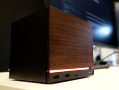 La Steam Machine nella sua accattivante finitura con venature del legno. (Fonte: Digital Foundry)