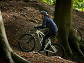 Decathlon Rockrider E-ST 100 è ora disponibile in bianco/blu. (Fonte: Decathlon)