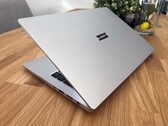 Recensione dello Schenker Vision 14 2023: Ultrabook in magnesio con una batteria di lunghissima durata