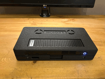 Ritagli per la ventilazione e l'accesso al pulsante di accensione di Lenovo Legion Go Laptop. (Fonte: u/MysteriousAlarm897 su Reddit)