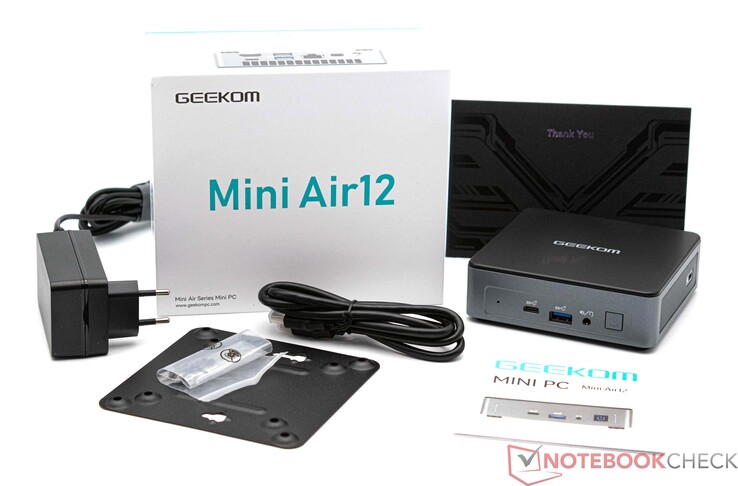Geekom MiniAir 12 con accessori