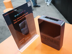 OneXGPU 3 presenta la GPU Radeon 9070 XT per desktop. Nella foto: un'unità demo dell'eGPU. (Fonte: OneXPlayer)