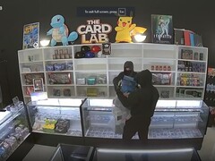 Filmati della telecamera Ring che riprendono la rapina al laboratorio di carte