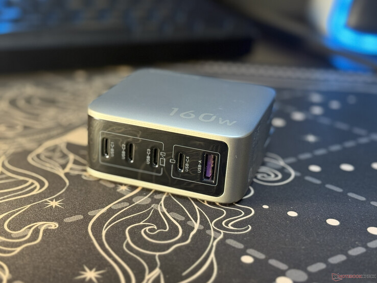 Le cinque porte dell’Ugreen Nexode Pro da 160 W