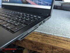 La scheda micro SD è inserita solo parzialmente nel lettore dello Schenker Connect 15 