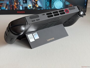 In alto: pulsanti del volume, USB-C 4.0 (40 GBit/s, DisplayPort, Power Delivery), pulsante di alimentazione