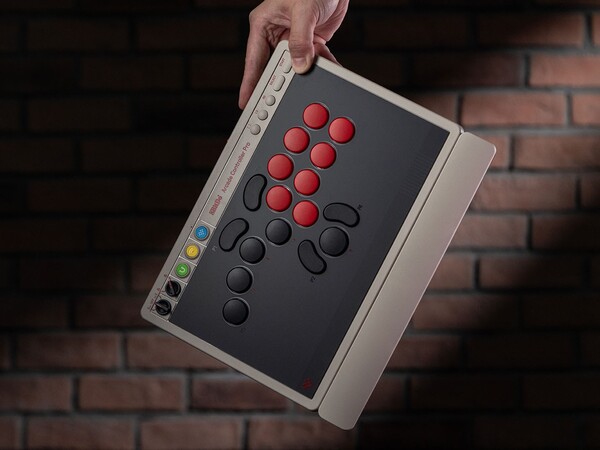 L'8BitDo Arcade Controller Pro è dotato di un poggiapolsi magnetico.