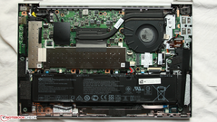 HP EliteBook 845 G7: Il pannello inferiore può essere facilmente rimosso