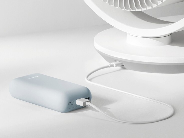 Il ventilatore intelligente da tavolo per la circolazione dell'aria di Xiaomi (nella foto) può essere alimentato con un power bank. (Fonte: Xiaomi)