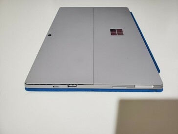 Prototipo del Surface Pro 8. (Fonte immagine: eBay)