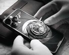 Caviar combina un iPhone Apple con un Omega Seamaster. (Fonte: Caviar)