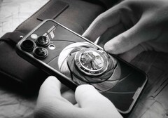 Caviar combina un iPhone Apple con un Omega Seamaster. (Fonte: Caviar)