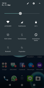 Il menu a discesa dell'HTC Desire 12 è dotato di un indicatore di batteria.