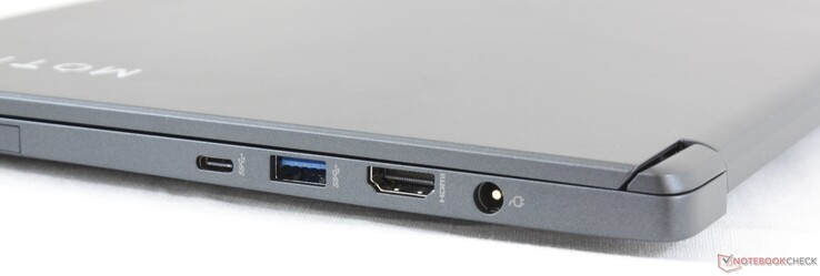 A destra: USB Type-C, USB 3.0 Type-A, HDMI, alimentazione