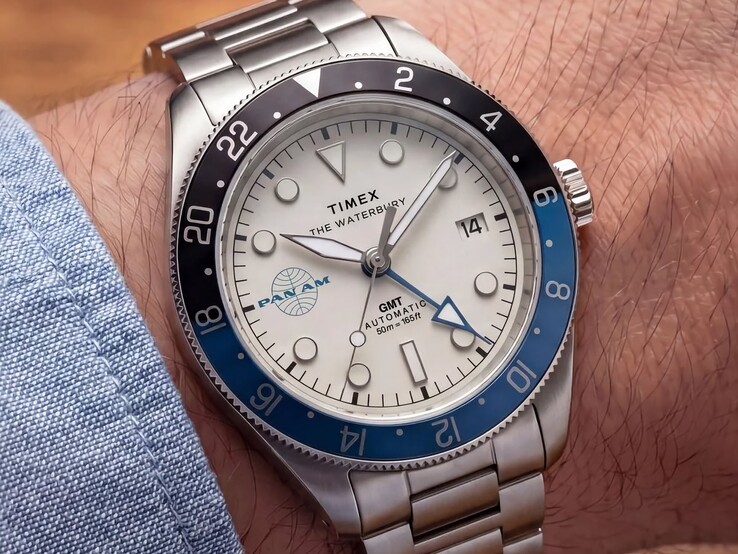 Orologio Timex Pan Am Waterbury Automatic GMT indossato al polso