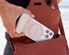 Lo SnapGrip espande la versatilità di un iPhone con una maniglia ergonomica e un pulsante di scatto della fotocamera, tra le altre caratteristiche. (Fonte: ShiftCam)