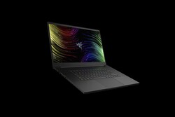 Il Razer Blade 17, fornito da Cyberport