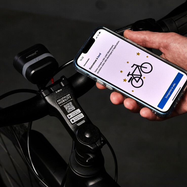 La city bike elettrica Decathlon Elops Speed 900E supporta la connettività smartphone. (Fonte: Decathlon)