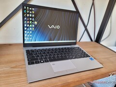 2022 Vaio FE14 è nuovo all'interno ma vecchio all'esterno