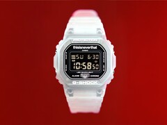 Orologio Casio G-Shock DW-5600TNT-7 x thisisneverthat con cassa e cinturino in resina traslucida su sfondo rosso.