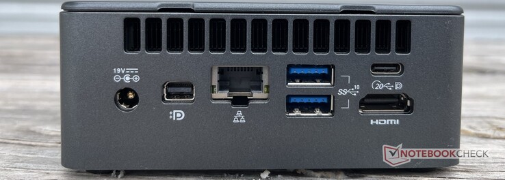 Posteriore: Ingresso DC, Mini DisplayPort 1.4, Gigabit Ethernet, 2x USB-A 3.2 Gen 2 (10 Gbps), USB4 (20 Gbps, DisplayPort) Type-C, HDMI 2.0