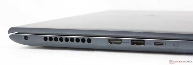 A sinistra: adattatore AC, HDMI 2.0, USB-A 3.2 Gen. 1, USB-C con Thunderbolt 4
