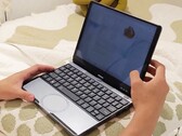 Torsin presenta uno chassis compatto con un trackpad rotondo non convenzionale. (Fonte: Torsin)