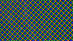 Il display OLED si basa su una matrice di sub-pixel RG/BG composta da un diodo emettitore di luce rosso, uno blu e uno verde ciascuno